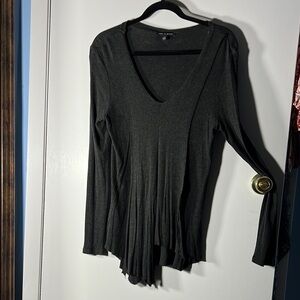 Cable & Gauge Tunic Gray V-Neck Top size Medium